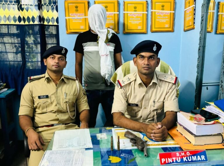 बिहार पुलिस को मिली बड़ी सफलता,कुख्यात अपराधी को हथियार के साथ किया गिरफ्तार ।